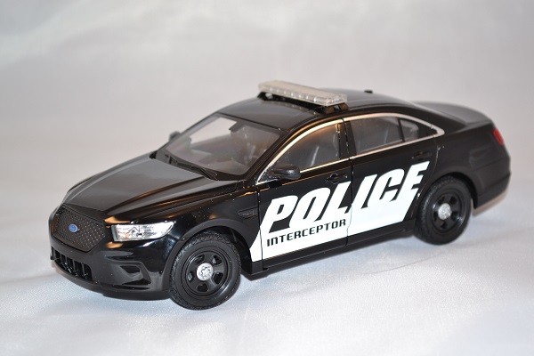 Autominiature01 com ford interceptor police 1 24 welly 1