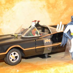 Batmobile serie tv 1966 avec figurine batman