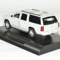 Cadillac escalade esv 2004 gris 1 43 signature autominiature01 2 