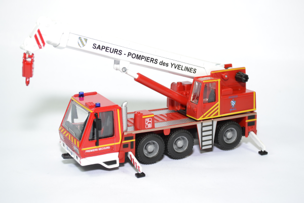 Camion GrueSapeurs Pompiers SDIS 78 Bburago 1/50 bur32010rd