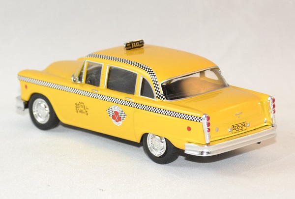 Checker whitebox marathon taxi 1963 ny autominiature01 2 
