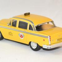 Checker whitebox marathon taxi 1963 ny autominiature01 2 