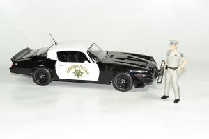 Chevrolet camaro z28 police 1 18 1979 greenlight autominiature01 3 