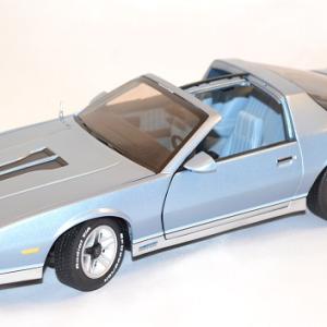 Chevrolet Camaro Z28 bleu clair 1982 Sunstar 1/18