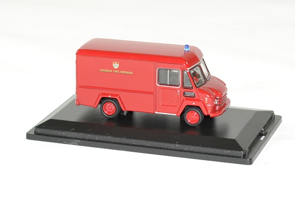 Commer walker london fire brigade 1 76 oxford autominiature01 3 