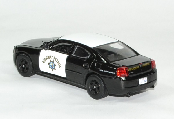 Dodge charger interceptor 1 43 police greenlight autominiature01 2 