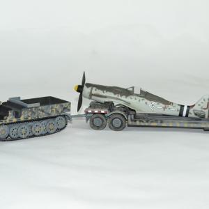 Famo SdkFz et AH116 avec avion messerschmitt 109 germany 1945