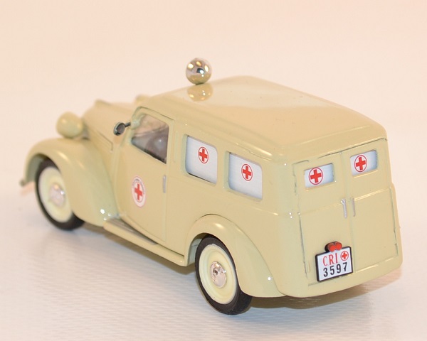fiat-1100-ambulance-red-cross-italienne-1947-brumm-1-43-autominiature01-com-2.jpg