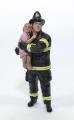 Figurine pompier americain avec bebe dans les bras USA