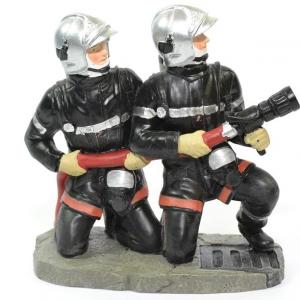 Figurines 2 Sapeurs Pompiers accroupis avec lance incendie LDV