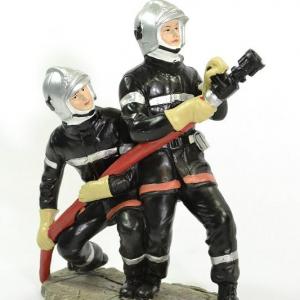 Figurines 2 Sapeurs Pompiers avec lance incendie LDV jet vers le haut