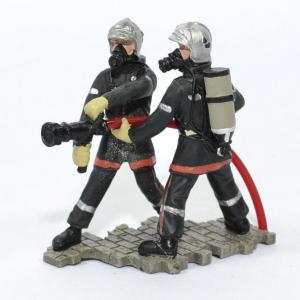 Figurines 2 Sapeurs Pompiers avec lance incendie LDV jet horizontal