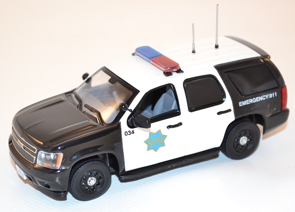 first-response-1-43-chevrolet-tahoe-san-francisco-police-dept-sfpd-autominiature01-com-41.jpg