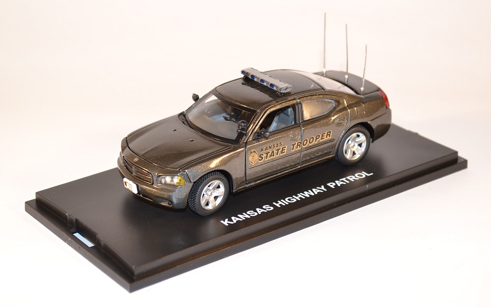 first-response-1-43-dodge-charger-kansas-highway-patrol-police-miniature-auto-autominiature01-com-1-1.jpg