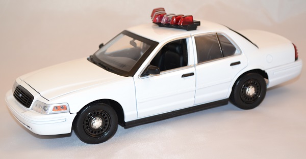Ford crown police 2001 greenlight 1 18 autominiature01 1