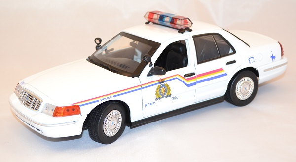 Ford crown victoria royal canadian police 1 18 miniature motor max 1