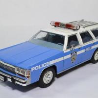 Ford ltd break nypd 1988 1 18 greenlight 19062 autominiature01 1 