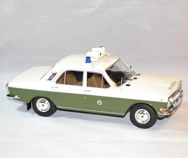 Gaz volga m24 police allemagne 1 18 1972 mcg autominiature01 3 