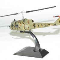 Helicoptere bell uh18 huey 1964 vietnam 1 72 solido autominiature01 2 