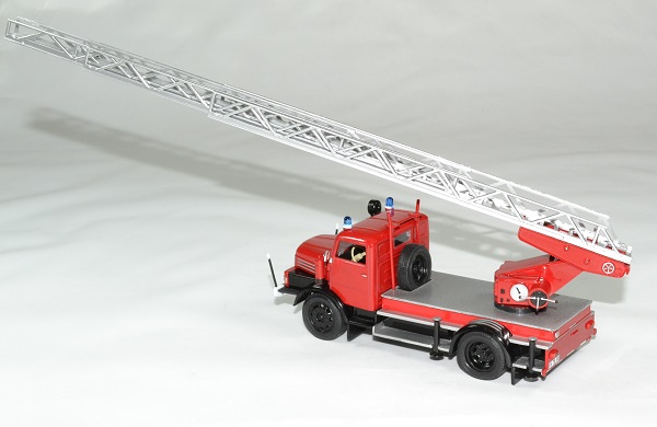 Ifa s4000 pompier echelle 1962 ixo 1 43 013 autominiature01 4 