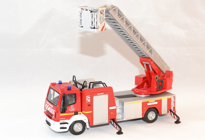 Iveco - 150E28 Magirus Pompiers - Burago - 1/50 - Autos Miniatures