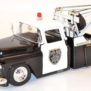 Chevrolet Stepside towing Police dept Jada Toys 1/24
