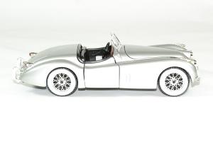 Jaguar xk 120 roadster 1951 argent 1 24 bburago autominiature01 3 
