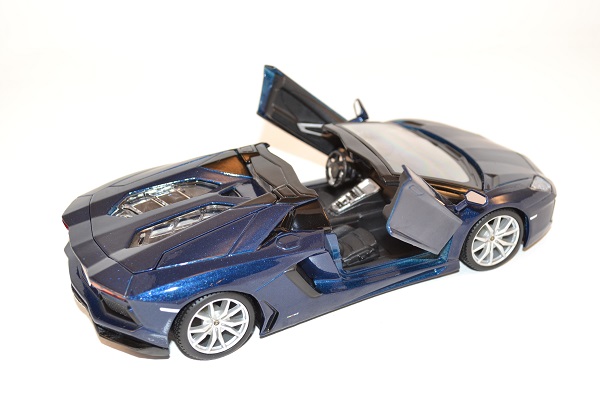 Lamborghini Aventador LP 700-4 Roaster miniature Maisto 1/24