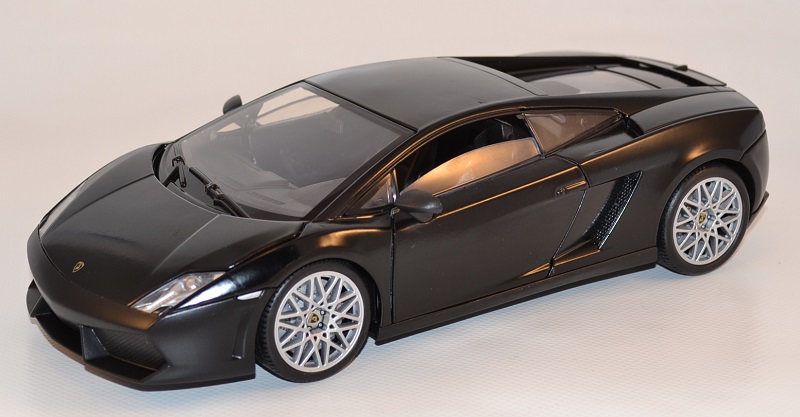 Lamborghini gallardo lp560 4 motor max 1 18 autominiature01 com mom79152bk 1