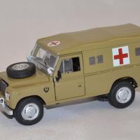 Land rover serie 3 109 army ambulance cararama 1 43 autominiature01 com 1 