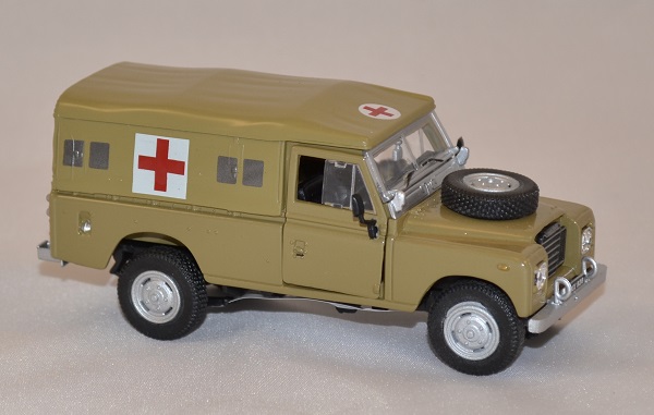 Land rover serie 3 109 army ambulance cararama 1 43 autominiature01 com 2 