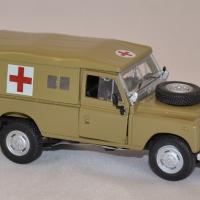 Land rover serie 3 109 army ambulance cararama 1 43 autominiature01 com 2 