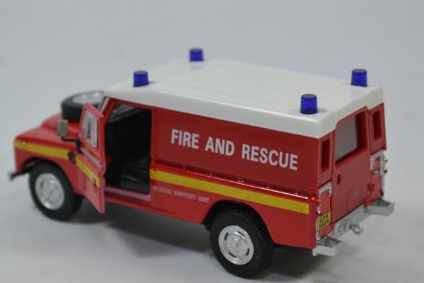 Land rover serie 3 109 pompier 1 43 cararama autominiature01 553940 3 