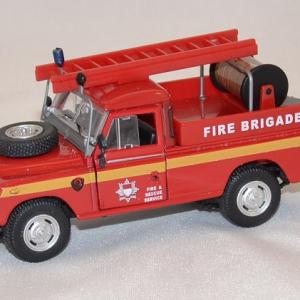 Land rover série 3 fire truck pompier cararama 1/43