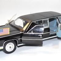 Lincoln continental limousine reagan 1972 lucky 1 24 autominiature01 2 