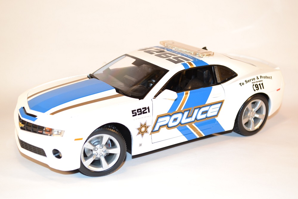 maisto-chevrolet-camaro-2010-ss-rs-police-us-miniature-1-18-automobile-collection-autominiature01-com-1-1.jpg