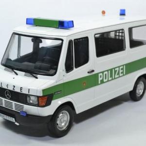 Mercedes-Benz 208D Bus police allemande Hambourg
