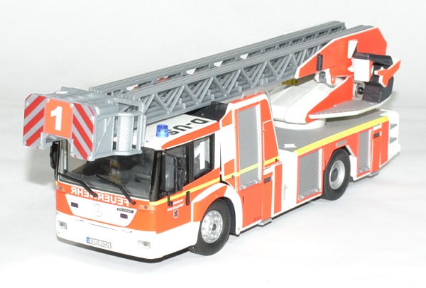 Mercedes benz econic echelle 32m 1 43 wiking autominiature01 1