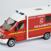 Mercedes benz sprinter sapeurs pompiers siku 1 50 2108f autominiature01 1 