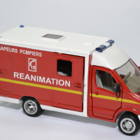 Mercedes benz sprinter sapeurs pompiers siku 1 50 2108f autominiature01 3 