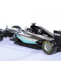 Mercedes w07 rosberg champion 61 18 bburago autominiature01 2 