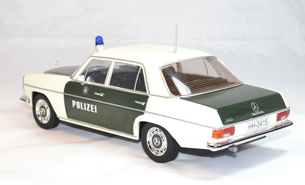 Mercedes w115 220 police 1 18 autominiature01 2 