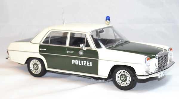 Mercedes w115 220 police 1 18 autominiature01 3 