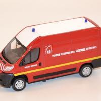 mondo-motors-vsav-pompiers-peugeot-boxer-au-1-43-autominiature01-com-1.jpg