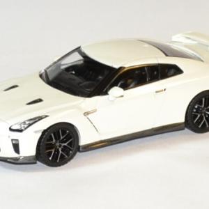 Nissan Skyline GT-R 2017 blanche