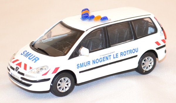 Peugeot 807 smur nogent le rotrou 1 43 oliex miniature auto autominiature01 com 1