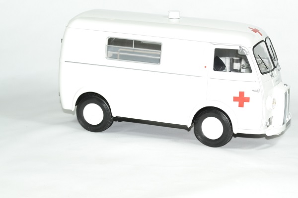 Peugeot d4b 1963 ambulance 1 18 norev autominiature01 3 