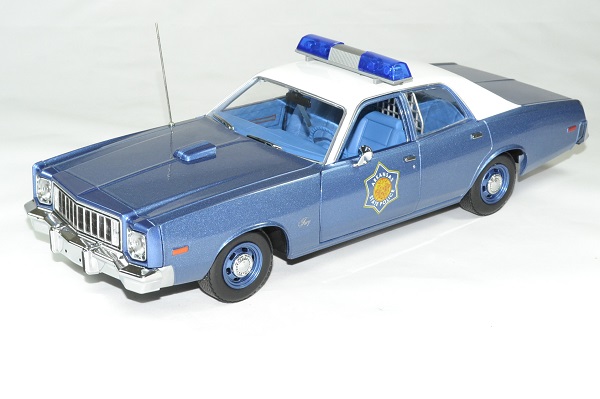 Plymouth fury police arkansas 1975 greenlight 118 autominiature01 1