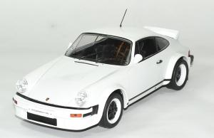 Porsche 911 1982 version course ixo 1 18 autominiature01 1 