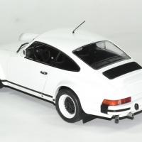 Porsche 911 1982 version course ixo 1 18 autominiature01 2 